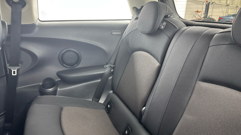 MINI Hatchback 1.5 Cooper Classic 3dr Auto [Comfort/Nav Pack] Petrol Hatchback